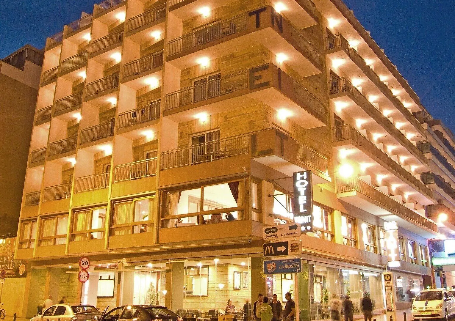 4 Hoteles en Primera Línea de Playa en el Casco Antiguo de Benidorm