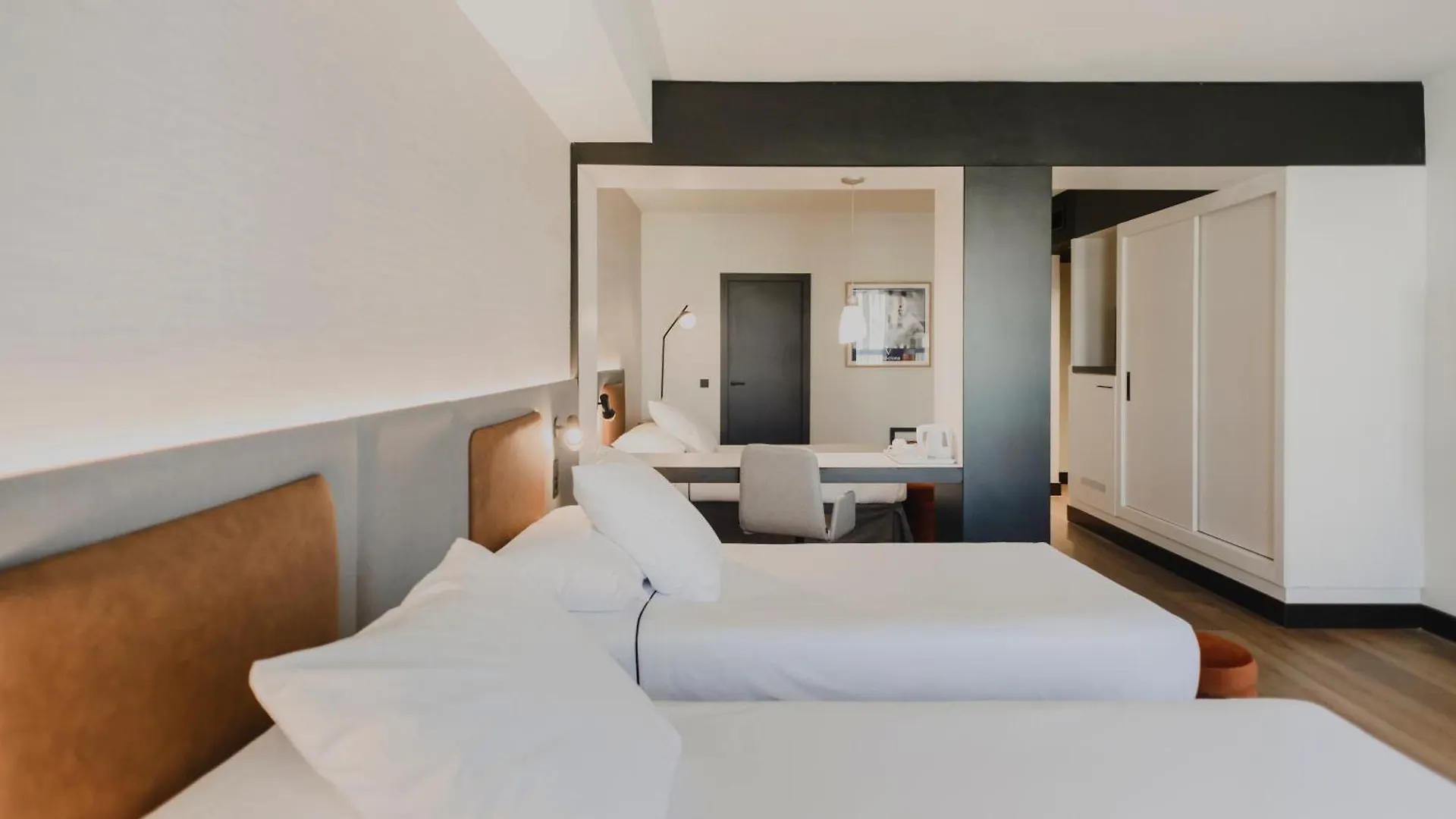 4 Hoteles de 4 Estrellas en Eixample, Valencia que Vale la Pena Reservar